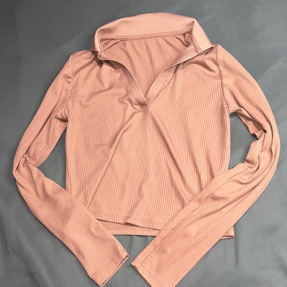 Rose pink long sleeved crop top 🌹